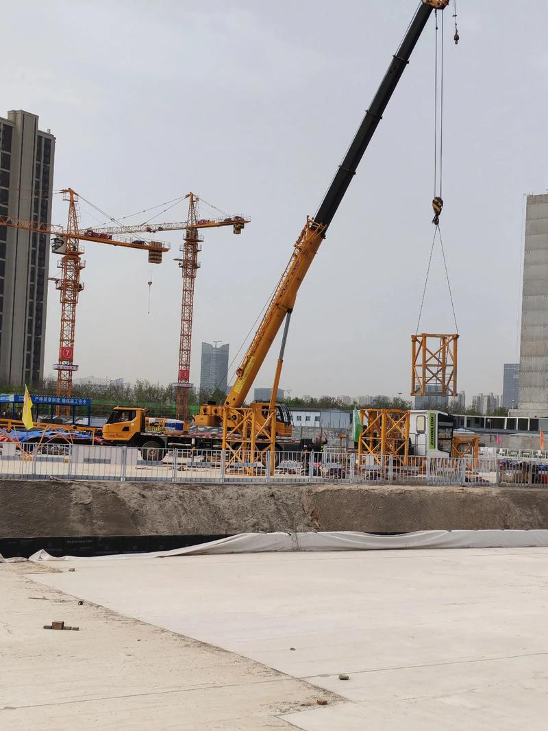 安康市恒信工程機械 安康恒信租賃,專業(yè)中大型塔機租賃,集塔吊